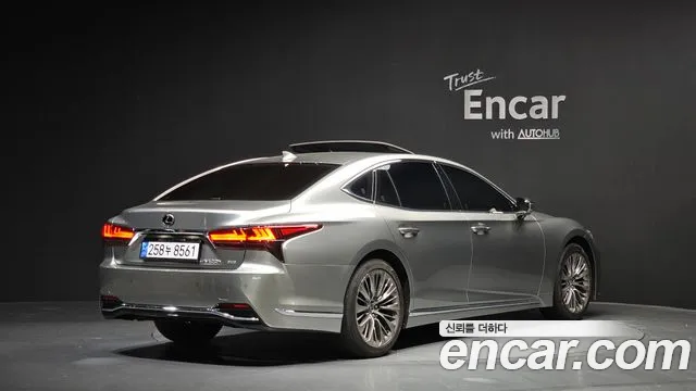Lexus LS — Фото автомобиля 2