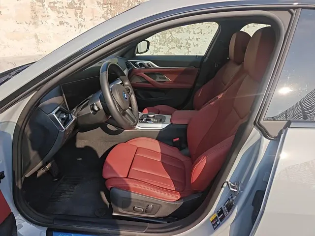 BMW i4 — Фото автомобиля 12