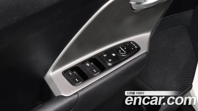 Kia Niro — Фото автомобиля 22