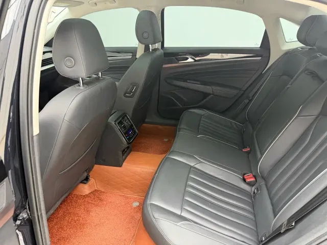 Volkswagen Passat — Фото автомобиля 9