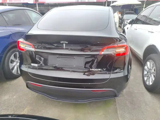 Tesla Model Y — Фото автомобиля 5