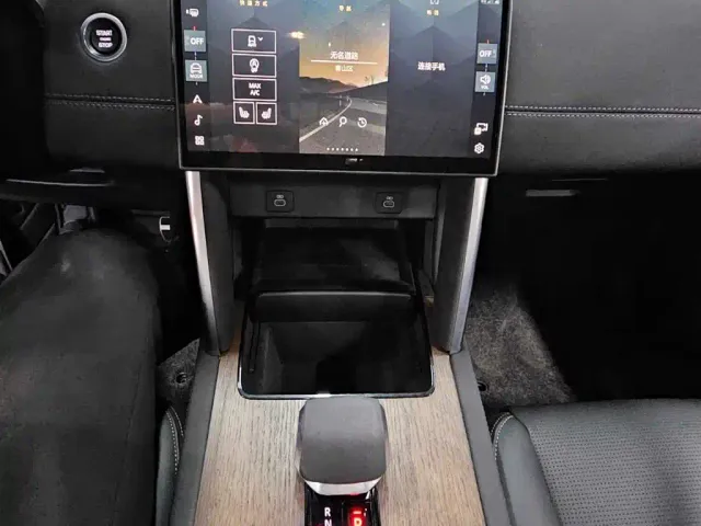 Land Rover Discovery Sport — Фото автомобиля 11