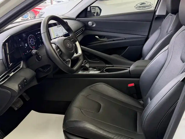 Hyundai Elantra — Фото автомобиля 7