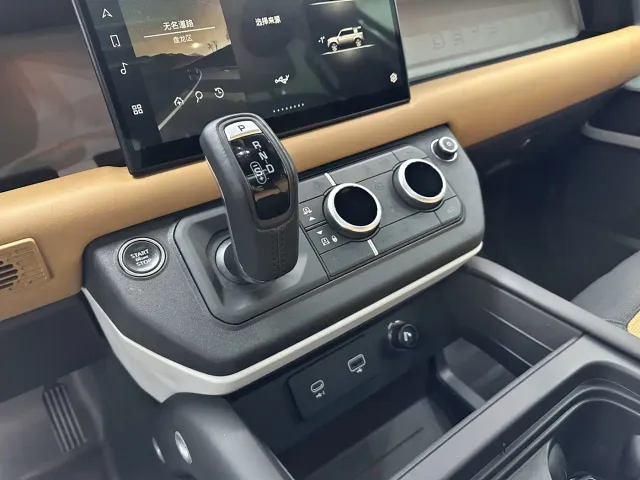 Land Rover Defender — Фото автомобиля 8