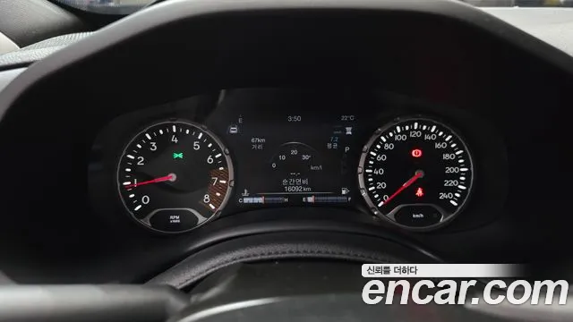 Jeep Renegade — Фото автомобиля 11