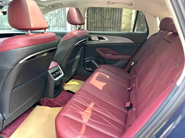 Hongqi H5 — Фото автомобиля 7