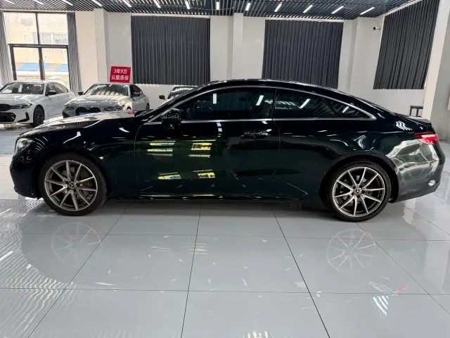 Mercedes-Benz E-Class — Фото автомобиля 5