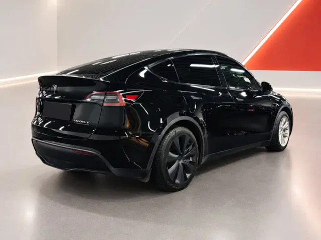 Tesla Model Y — Фото автомобиля 4