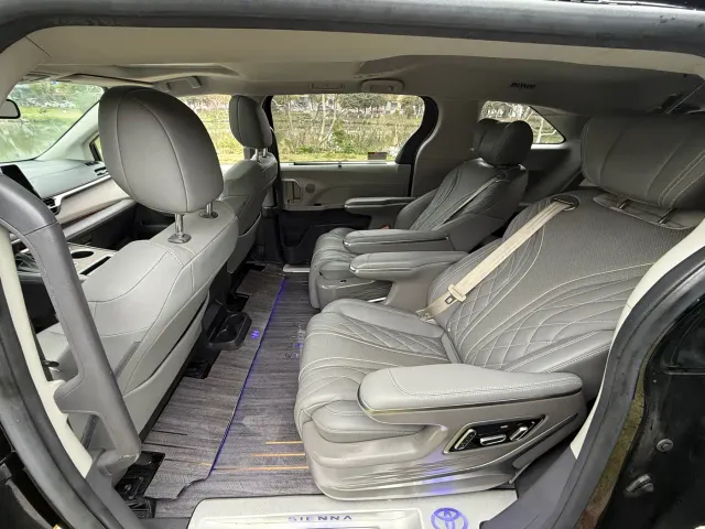 Toyota Sienna — Фото автомобиля 8