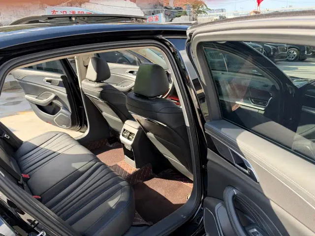 Hongqi H5 — Фото автомобиля 11