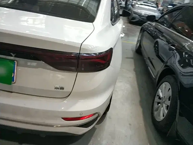 Geely Emgrand — Фото автомобиля 7