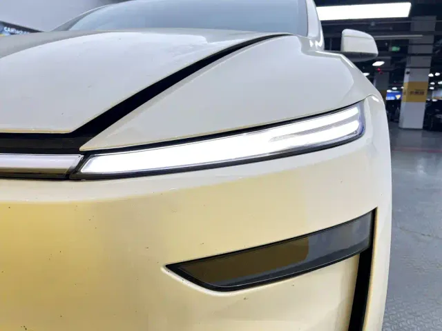 Tesla Model Y — Фото автомобиля 8