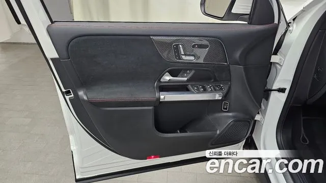 Mercedes-Benz GLB-Class — Фото автомобиля 13