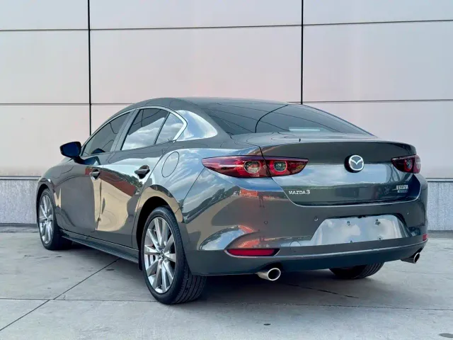 Mazda Axela — Фото автомобиля 6