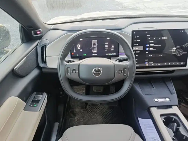 Volvo XC70 Plug-in Hybrid — Фото автомобиля 10