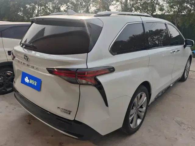 Toyota Sienna — Фото автомобиля 3