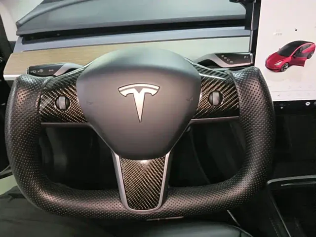 Tesla Model 3 — Фото автомобиля 10