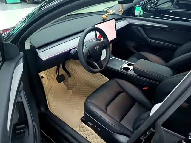 Tesla Model Y — Фото автомобиля 15