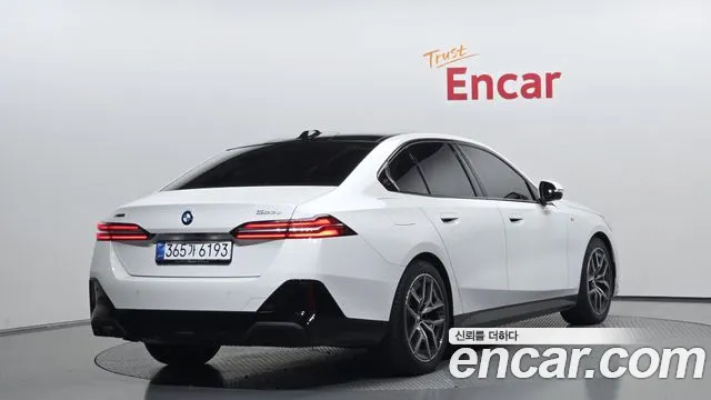 BMW 5 Series G60 — Фото автомобиля 2