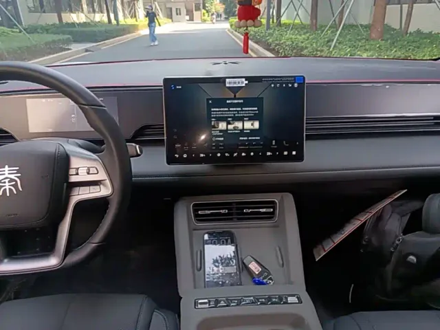 BYD Qin L — Фото автомобиля 12