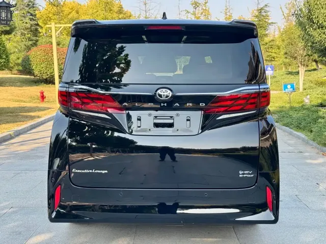 Toyota Alphard — Фото автомобиля 15
