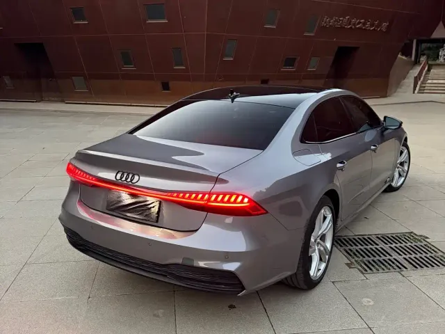 Audi A7L — Фото автомобиля 8