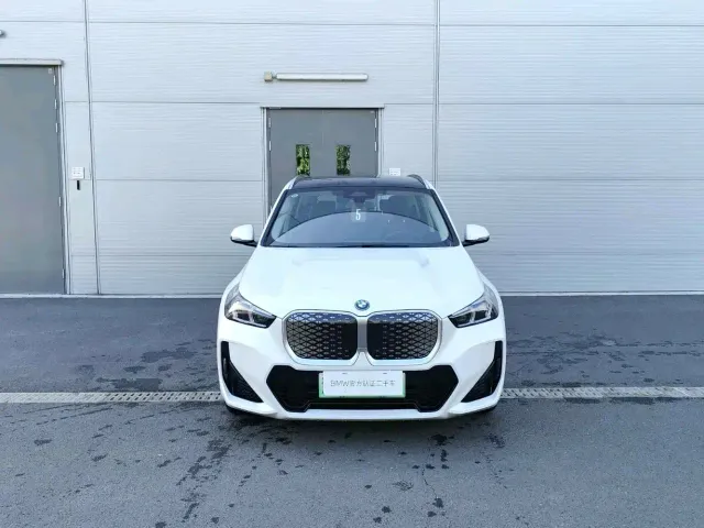 Фотография автомобиля — BMW iX1
