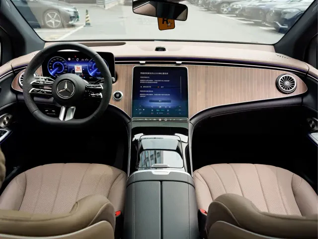 Mercedes-Benz EQE SUV — Фото автомобиля 14