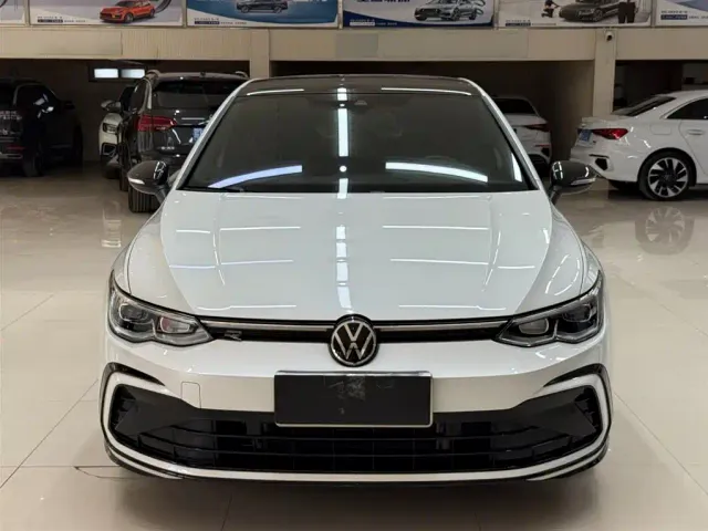 Volkswagen Golf — Фото автомобиля 2