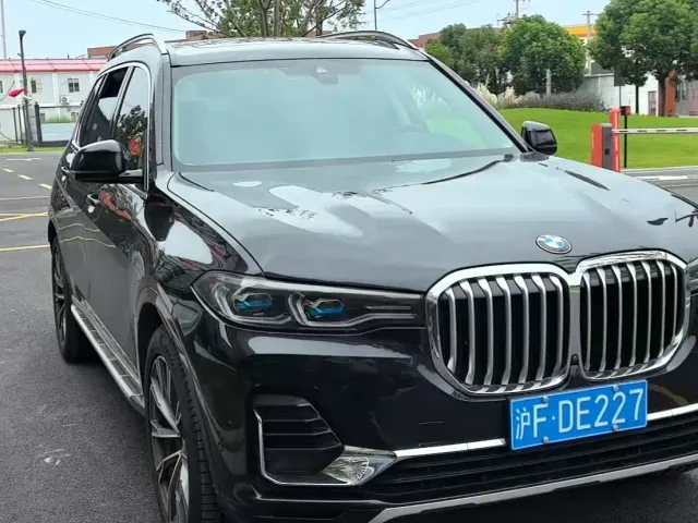 BMW X7 — Фото автомобиля 2