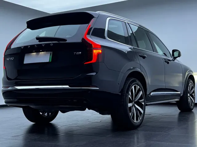 Volvo XC90 — Фото автомобиля 10