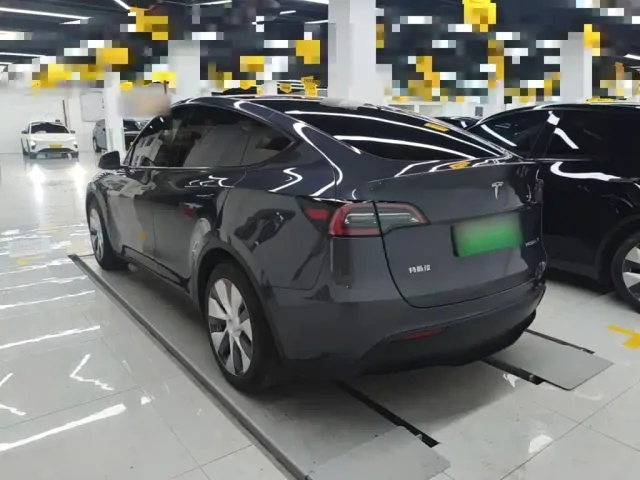 Tesla Model Y — Фото автомобиля 4