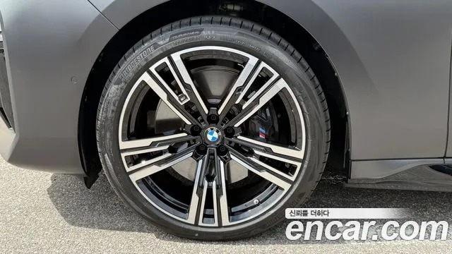 BMW i7 — Фото автомобиля 5