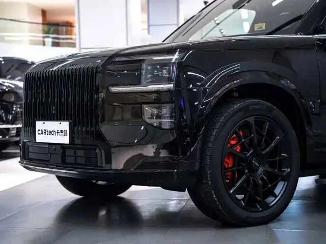 ZEEKR Zeekr 9X 2025 Model Gloss Black Edition — Фото автомобиля 3