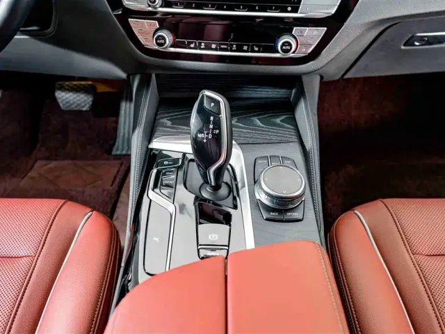 BMW 5 Series — Фото автомобиля 12