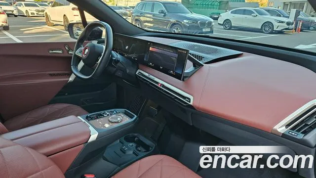 BMW iX — Фото автомобиля 10