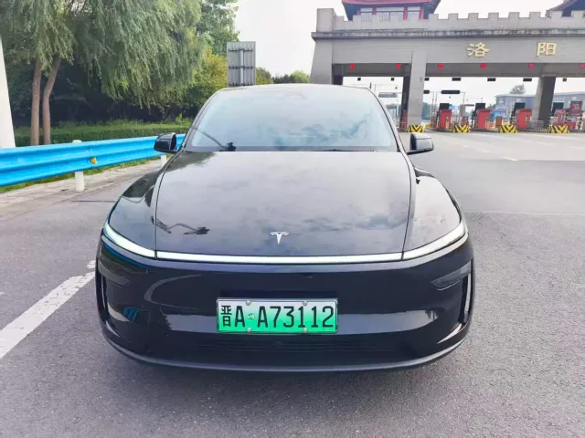 Tesla Model Y — Фото автомобиля 2
