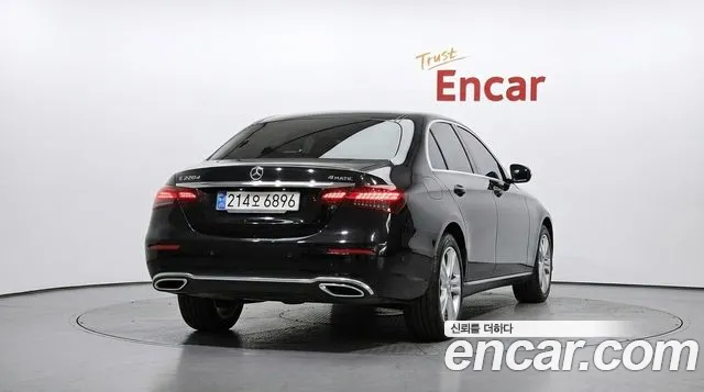 Mercedes-Benz E-Class — Фото автомобиля 4
