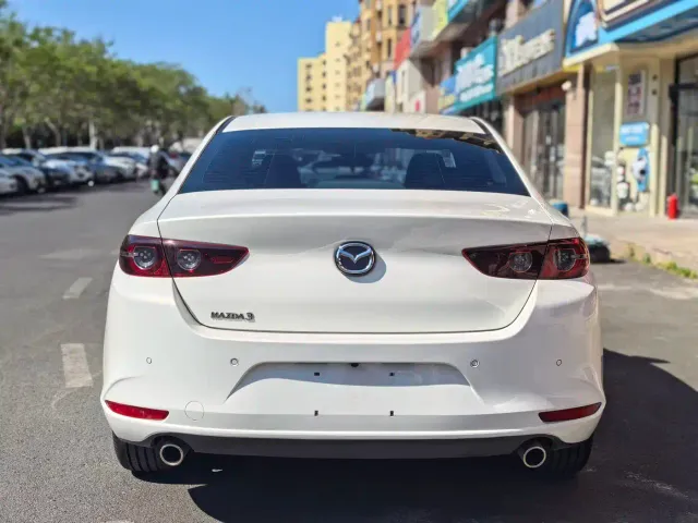 Mazda Axela — Фото автомобиля 9