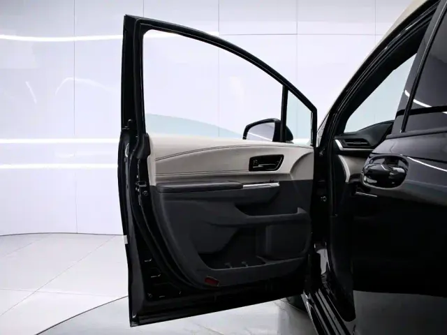 Toyota Sienna — Фото автомобиля 14