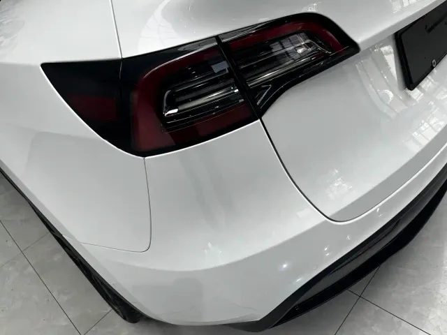 Tesla Model Y — Фото автомобиля 5