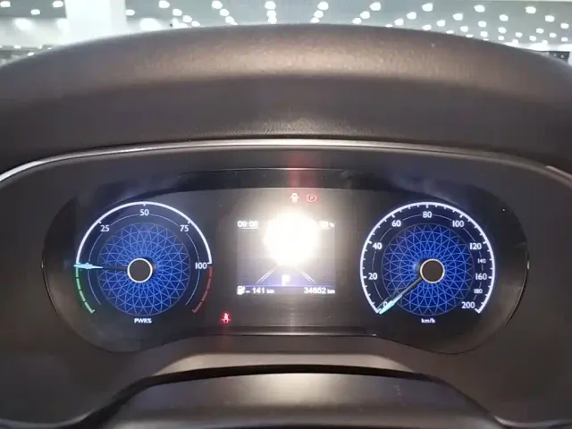Hongqi E-QM5 — Фото автомобиля 11