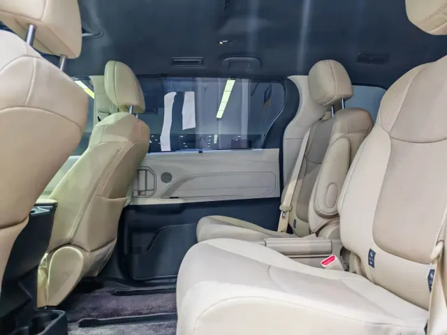 Toyota Sienna — Фото автомобиля 5