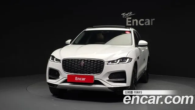 Jaguar F-PACE — Фото автомобиля 3