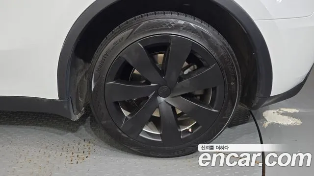 Tesla Model Y — Фото автомобиля 6