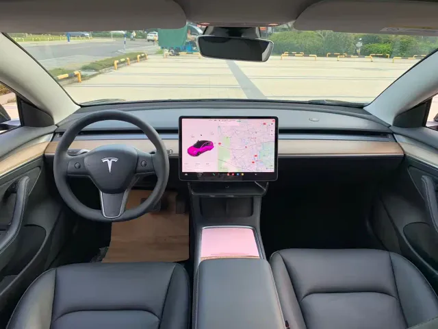 Tesla Model 3 — Фото автомобиля 20