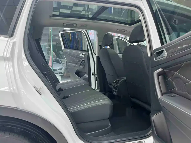 Volkswagen Tiguan L — Фото автомобиля 13