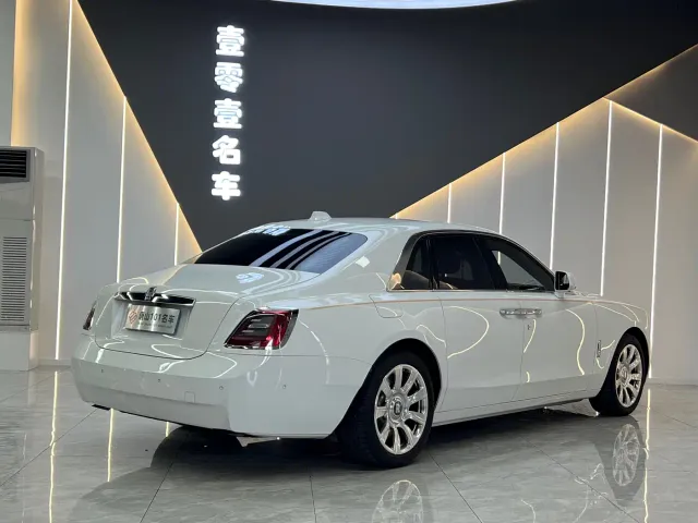 Rolls-Royce Ghost — Фото автомобиля 12