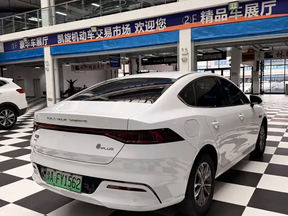 BYD Qin PLUS 2024 Glory Edition DM-i 55KM Leading — Фото автомобиля 9