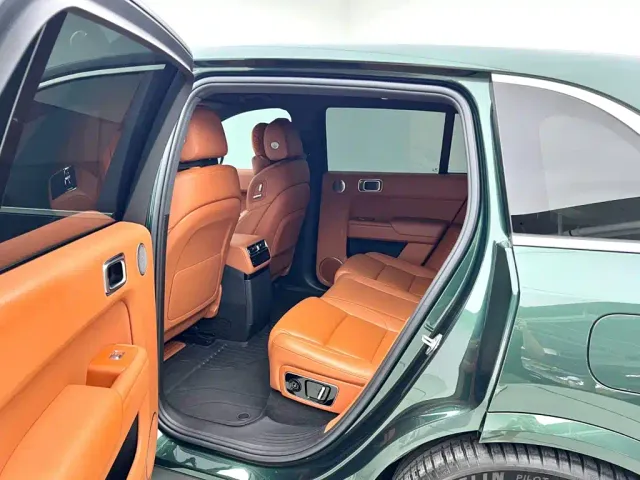 Li Auto L7 — Фото автомобиля 12
